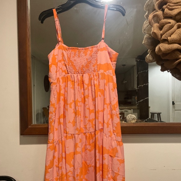 🌸 Social Standing Sundress Size Medium with Adjustable Straps - Picture 2 of 2